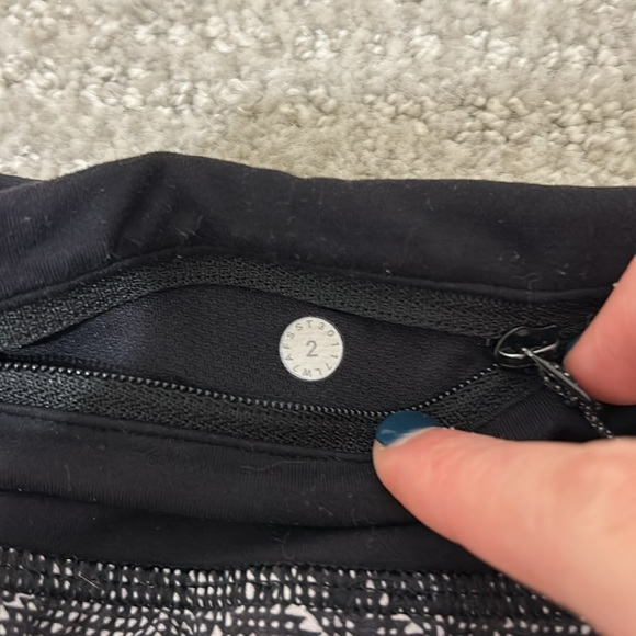 Size 2  2.5 inch Speed up shorts - Picture 3 of 3